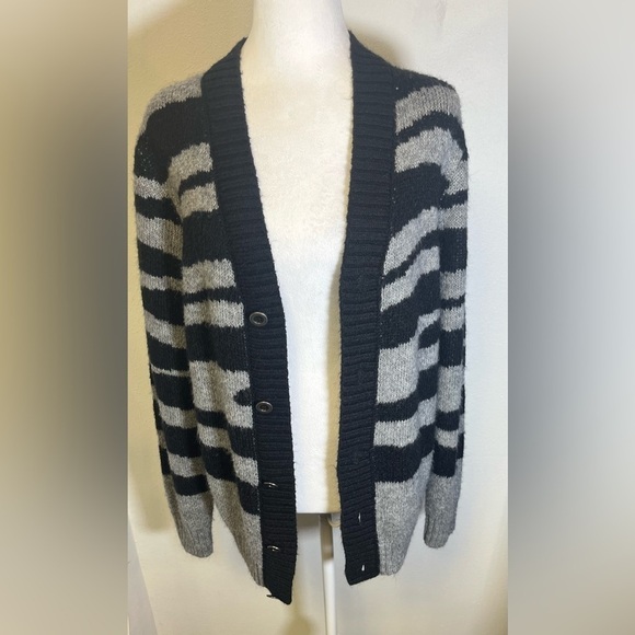 I.N.C. INTERNACIONAL CONCEPTS African Zebra Chunky Cardigan Oversized 
Size XS - Picture 6 of 8